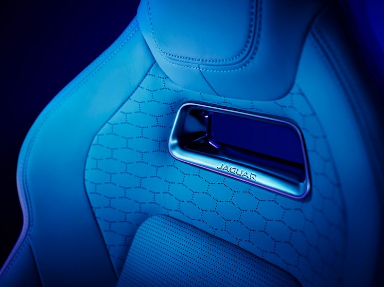 Jag_F-PACE_24MY_Interior_03_Detail_GL_012_141222