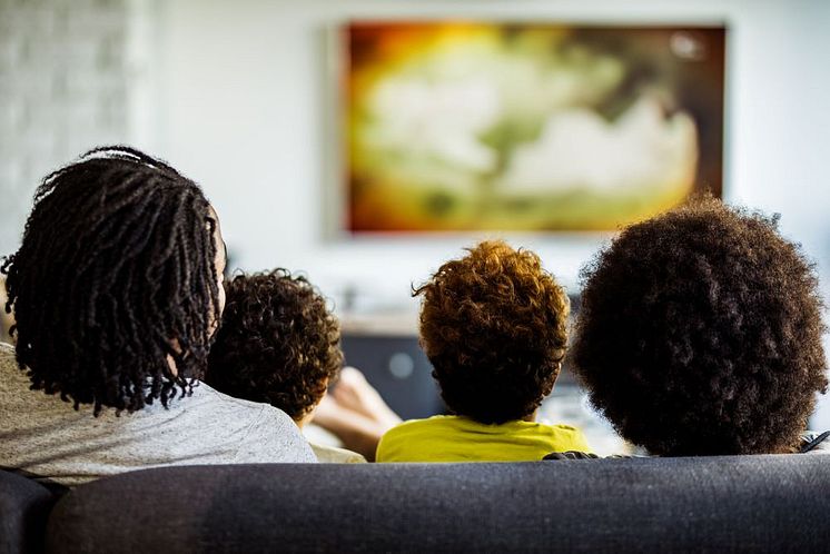 Getty Images _ Family watching TV_1000