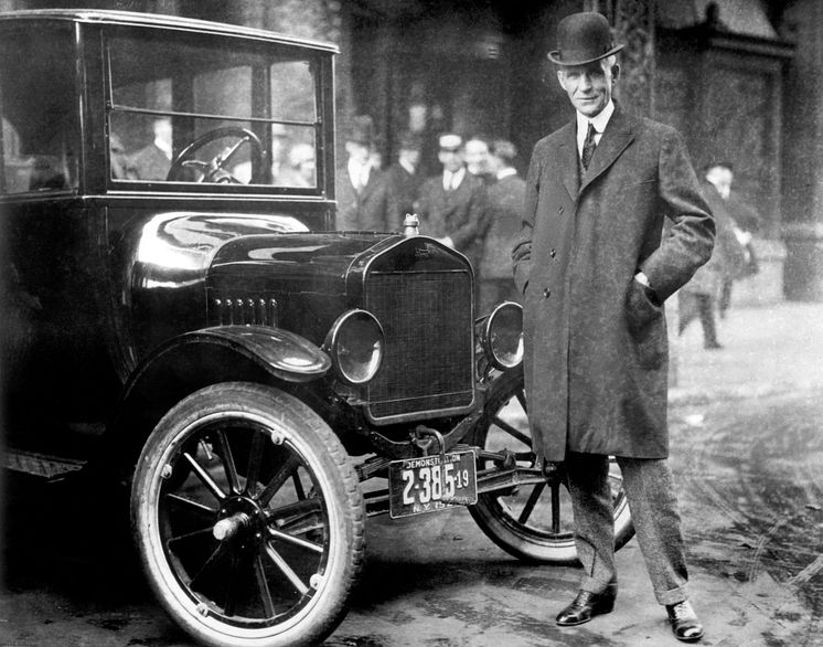 HENRY FORD VED SIDEN AF FORD MODEL T