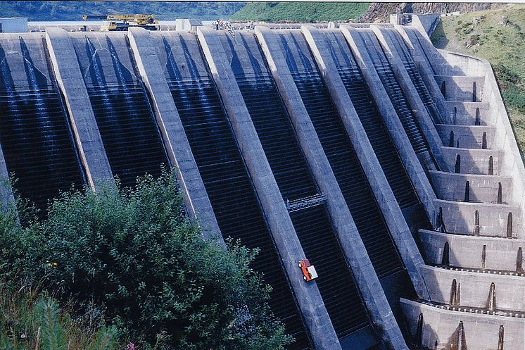 02 - LR_Stunt_Dam_1986