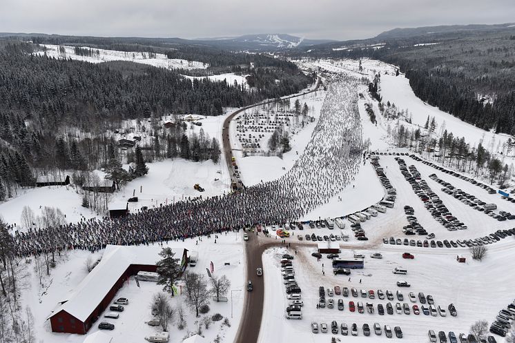 Vasaloppet 2017. Startgärdet och vägövergången från helikopter.