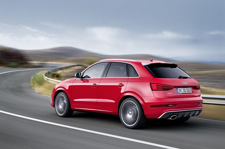 Audi RS Q3 i Misano Red dynamic