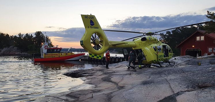 Helikopter och räddningsbåt Möja