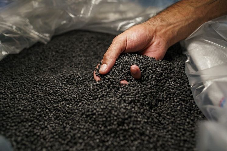 close-up-of-male-hand-holding-plastic-polymer-granules-1024x682.jpeg