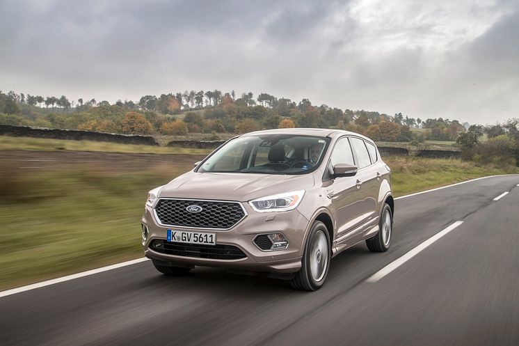 2016Kuga_Vignale_Milano_Grigio_003