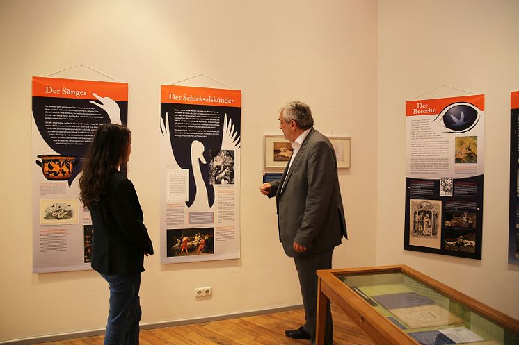 Führung mit Thomas Krakow durch die Ausstellung "Mythos Schwan"