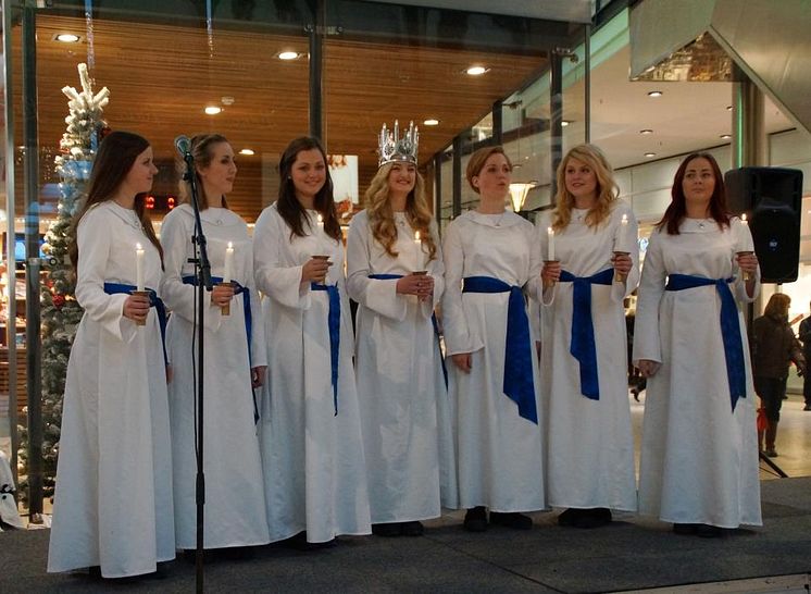 Kandidat nr 6 Evelina Karlsson blev Göteborgs Lucia 2012