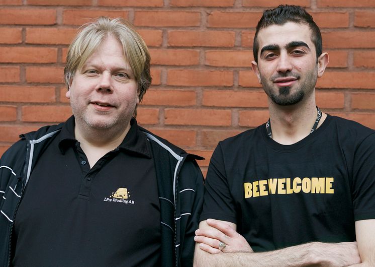 Lars Pettersson och Mustafa Alkhateeb från LP:S biodling