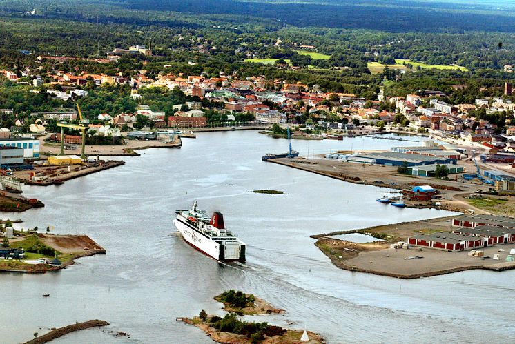 Flygbild Gotlandsfärja Oskarshamns hamnbassäng