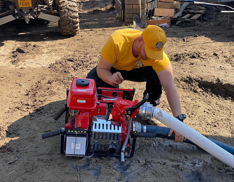 VM Check equpment-to-vaccuum-up-mud.png