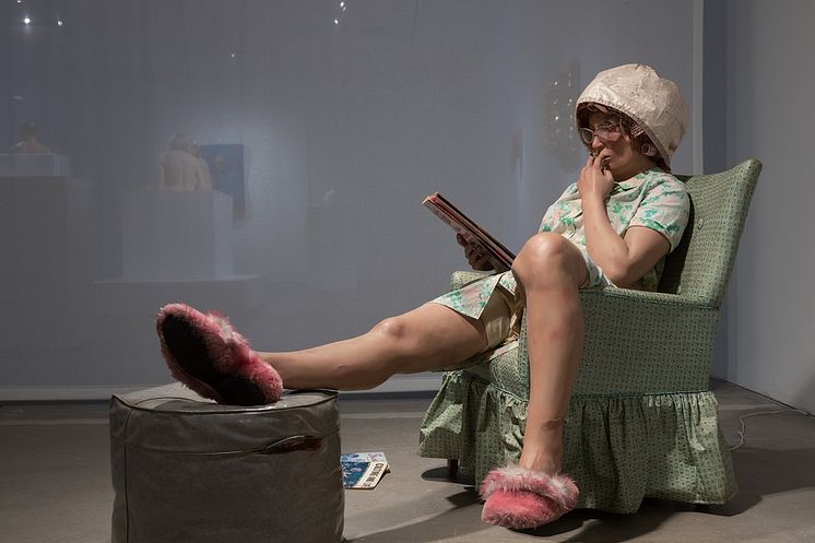 Life like sculpture at the Met - Duane Hanson "Housewife (Homemaker)"
