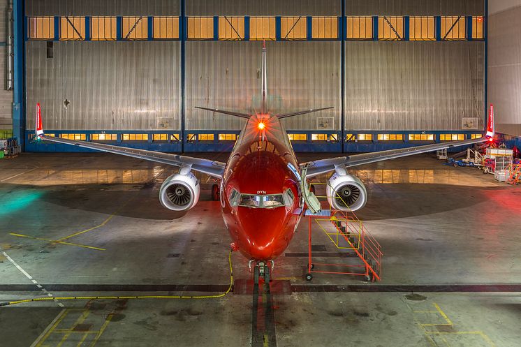 Norwegian's LN-DYN in the hangar