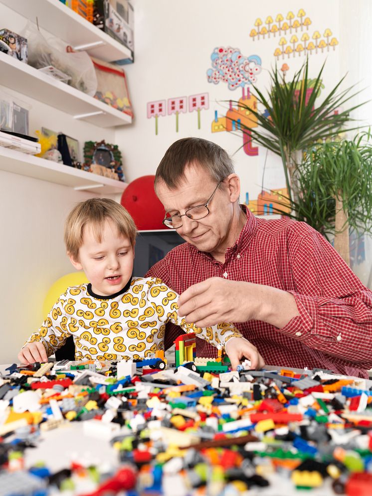 Professor Hans Rosling med barnbarnet Max