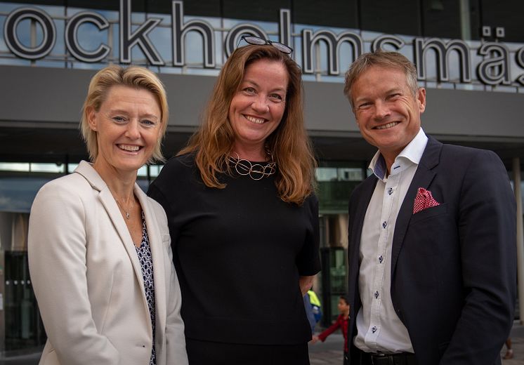 Från vänster: Anette Ternström Andersson, ny produktionsdirektör på Stockholmsmässan. Camilla Hållbro, nyutnämnd kommersiell direktör. Patric Sjöberg, vd.