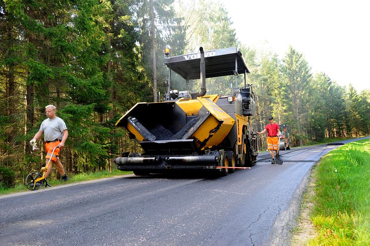 Asfaltläggare Volvo ABG6870 hos Sandahls Grus & Asfalt AB - 3