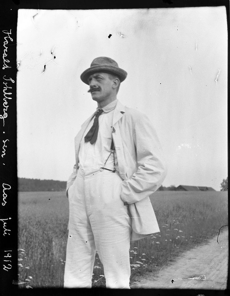 Harald Sohlberg fotografert på Ås, 1912.