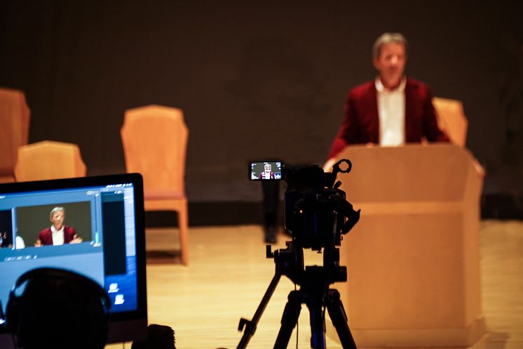 Goetheanum TV Symbolbild retouchiert_Foto Xue Li