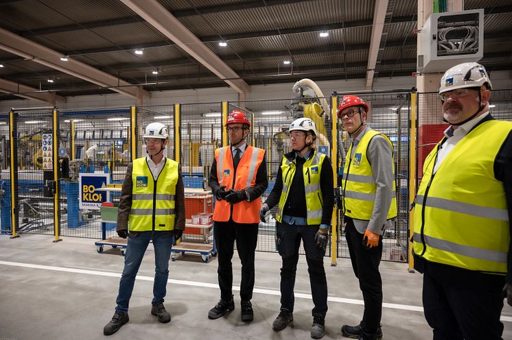 Infrastruktur- och bostadsminister Andreas Carlson vid besöket i BoKloks fabrik i Gullringen 20 januari 2023.