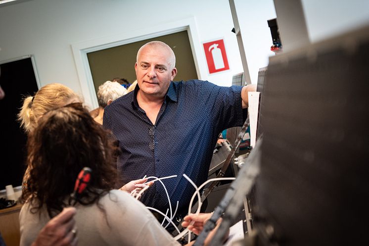 Jørgen Rousing Jørgensen er her i gang med at undervise på uddannelsen til Industrioperatør.