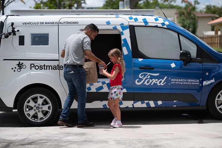 Rozvážkový automobil Ford bez řidiče 2