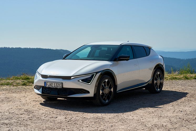 kia-all-new-ev6-baseline-my25-snow-white-pearl-outdoor-static-print-3600x2400-001.jpg
