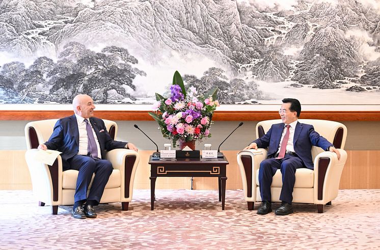 Emanuele Grimaldi (Grimaldi Group) and Miao Jianmin (China Merchants Group)