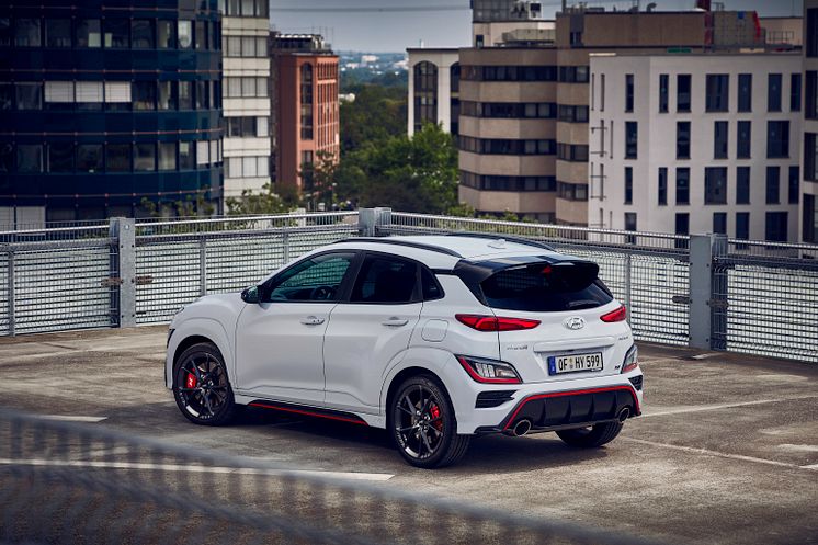 hyundai-kona-n-test-drive-sonic-blue-static-08