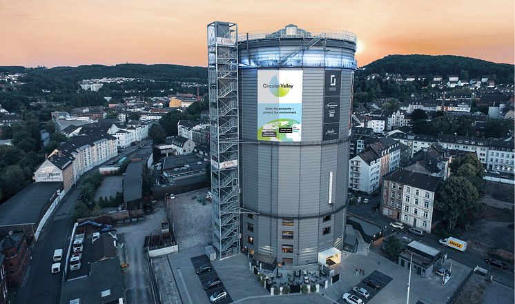 Circular Valley Zentrum in einem wiedergenutzten Gaskessel mit CV Banner300dpi.jpg