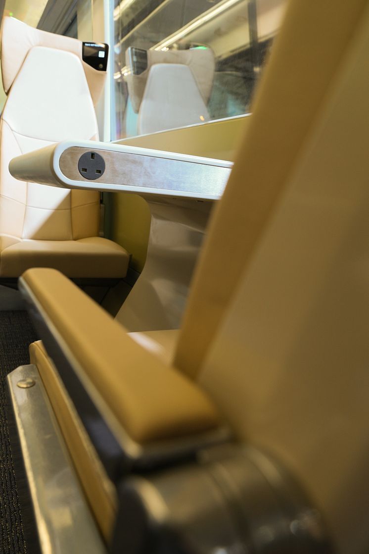 Hitachi AT200 - first class