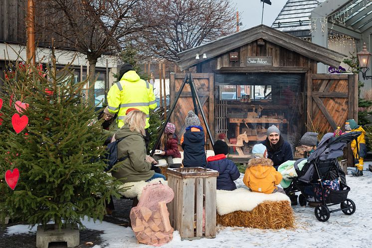 Snekker Andersens verksted er å finne ute i julegatene i Brumunddal.jpeg