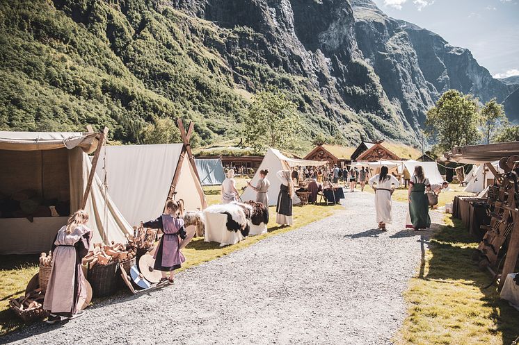 Reis 1000 år tilbake i tid og møt ekte vikinger i Gudvangen