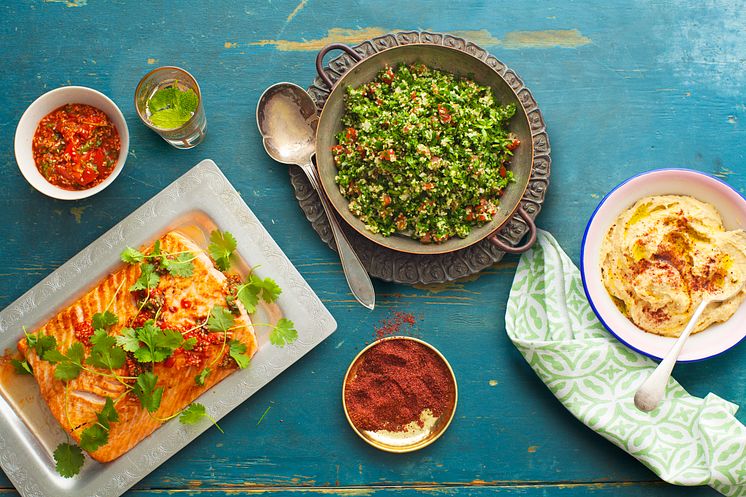 Halstrad lax med tabbouleh, het harissasalsa & solig hummus