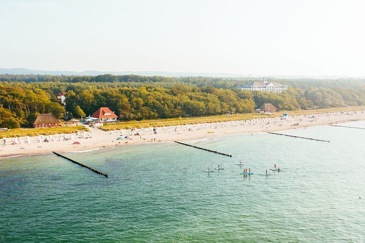 Kühlungsborn_Strandansicht_mit_Surfern
