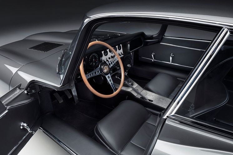 11 E-TYPE FHC interior 01