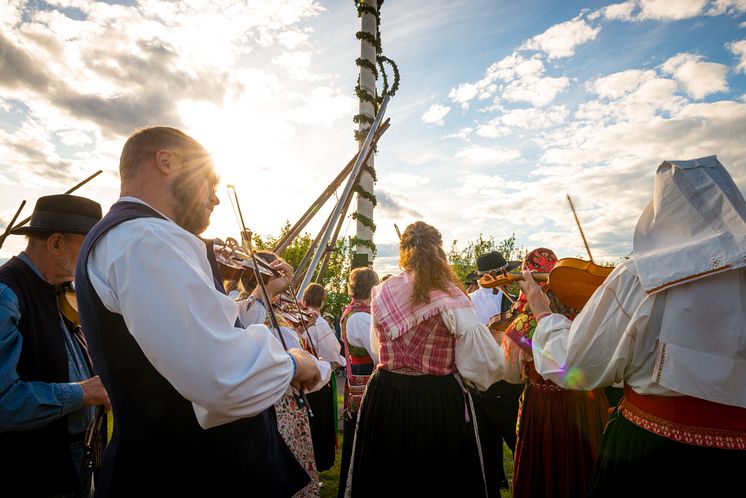 Midtsommer Foto Visit Dalarna .jpg