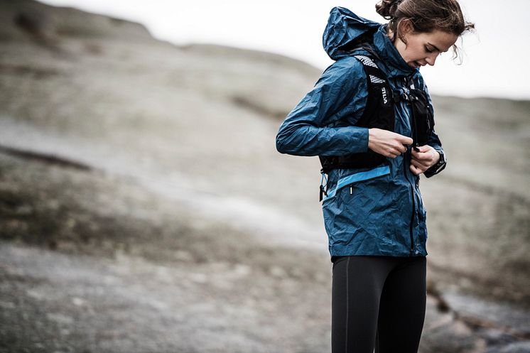 Strive Light 5 hydration pack - product in use_1