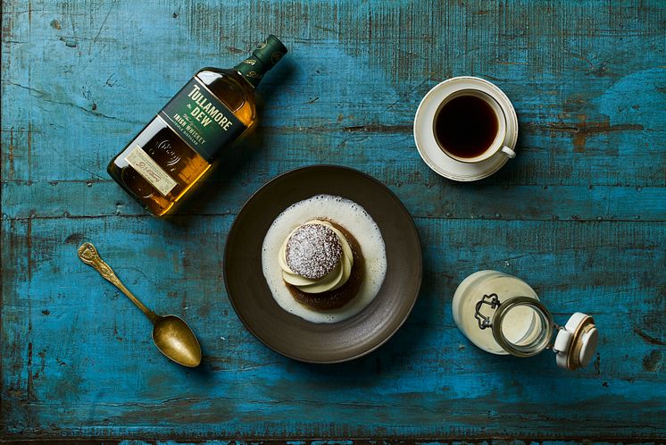 Extra het vägg_Tullamore-semla med flaska