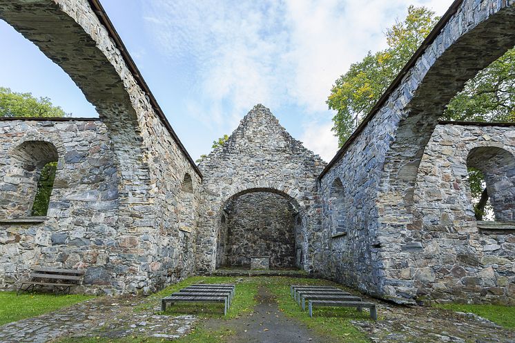 Nes Church ruins - Photo - Dronegutta