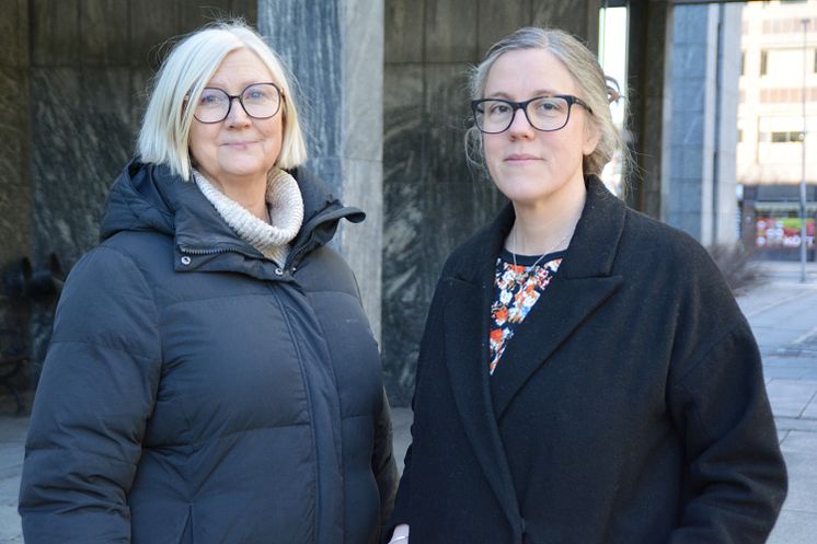 Eva Widergren och Anna Jägvald ute