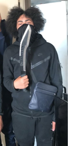 Snapchat Image of knife (not murder weapon).png