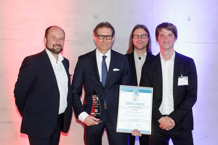 Christian Hottgenroth nimmt Auszeichnung Green Truck 2018 entgegen