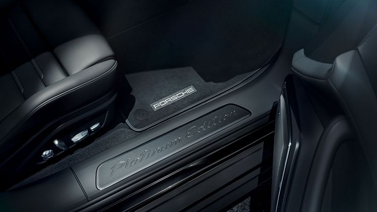 11 - Panamera 4 E-Hybrid Platinum Edition.jpg