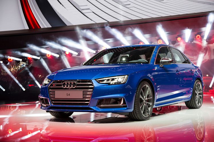 Audi S4 på Audis stand på Frankfurt International Motor Show 2015