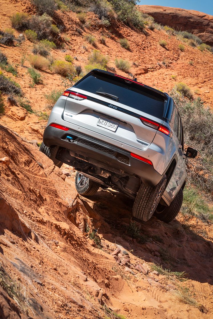8_All-new 2022 Jeep� Grand Cherokee Trailhawk 4xe