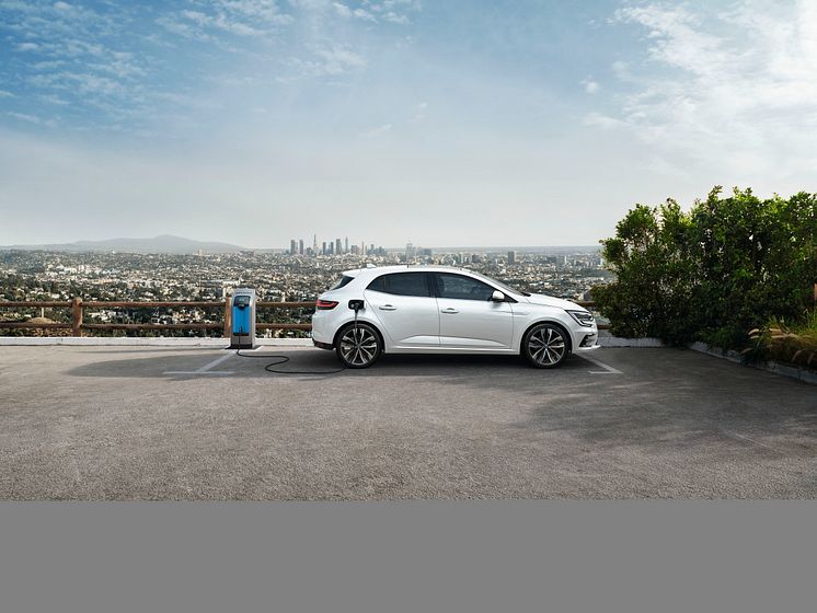 2020  New Renault MEGANE Berline E-TECH Plug-In Hybrid.jpg