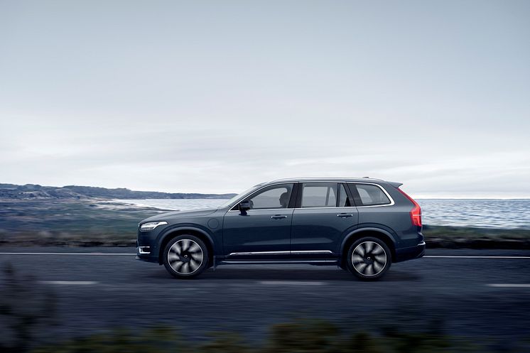 XC90_Recharge_T8_AWD_Denim_Blue