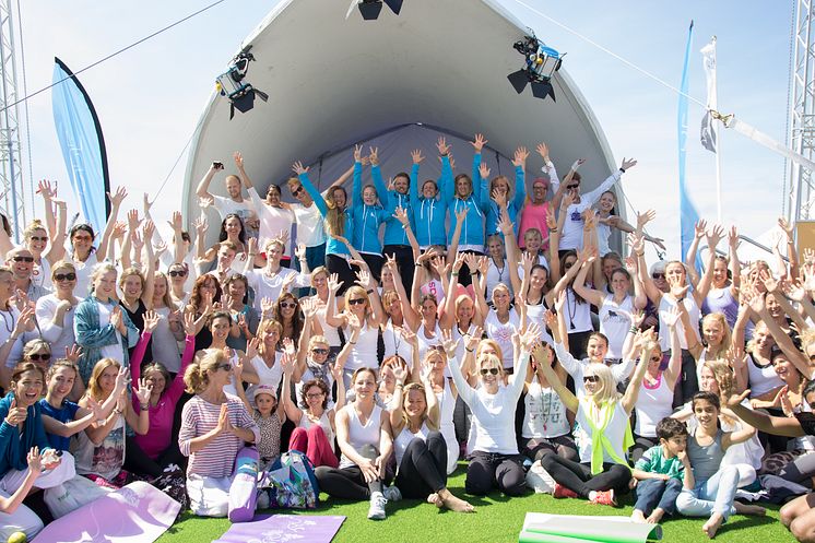 Från Internationella yogadagen i Sverige 2015