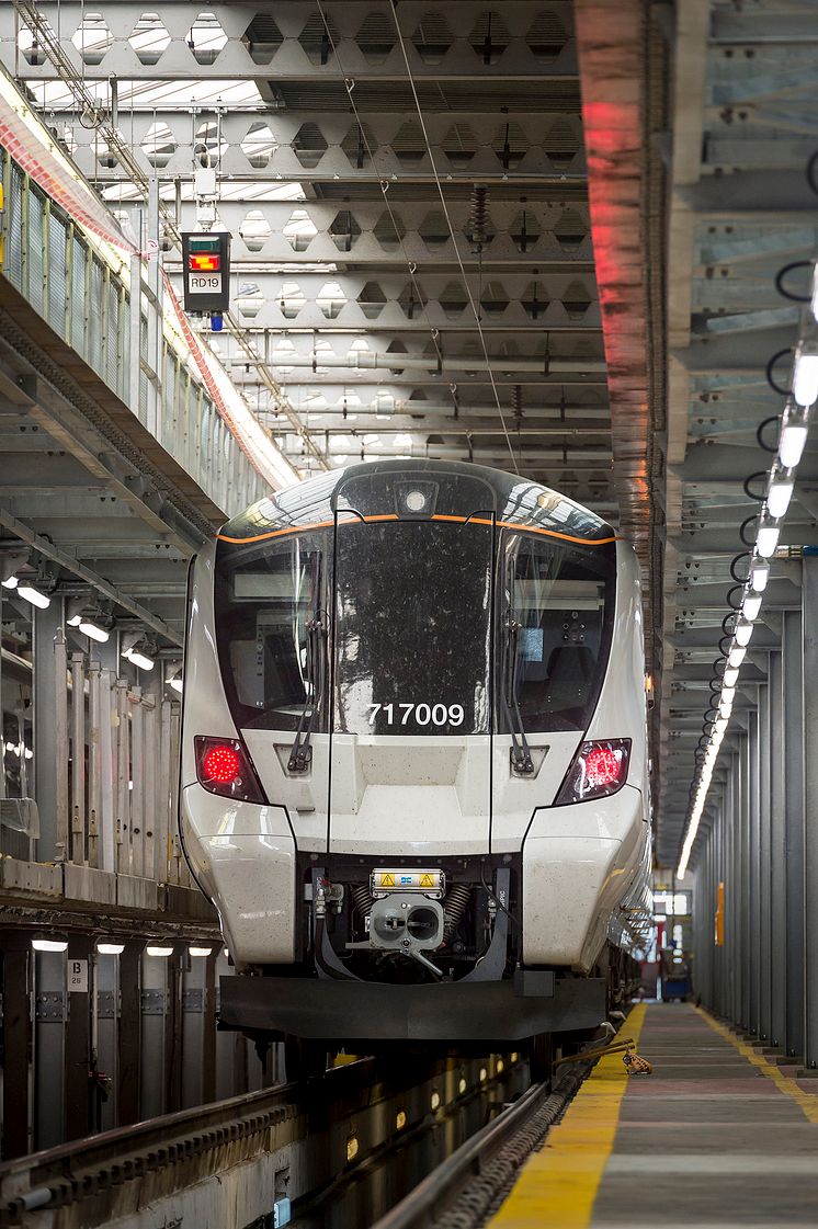 New Moorgate 717 train - front