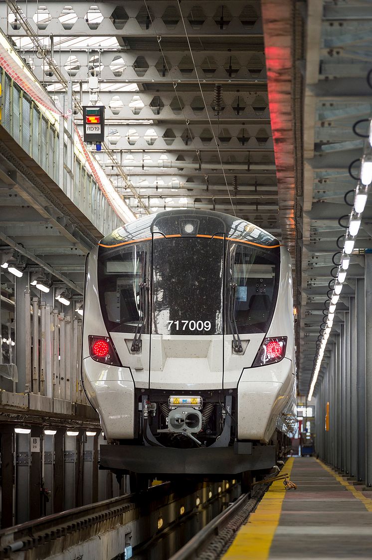 New Moorgate 717 train - front