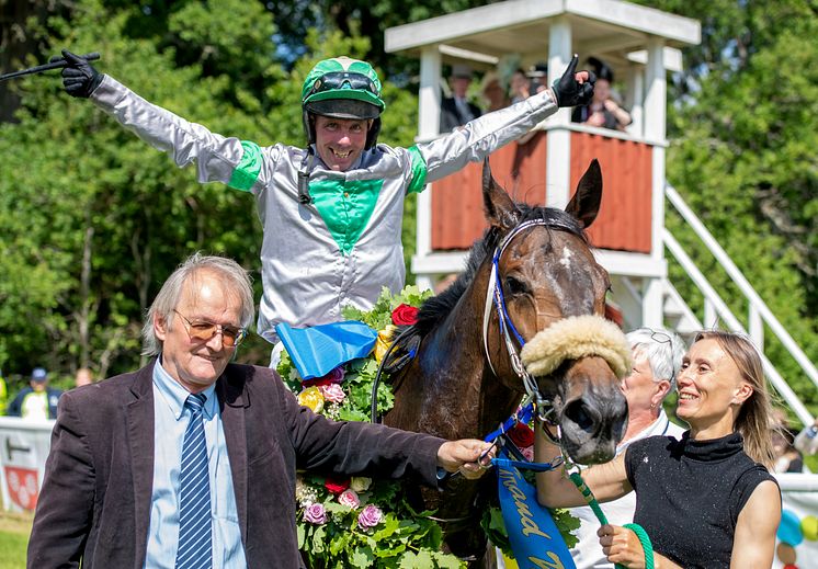 Her Him - Svenskt Grand National 2022